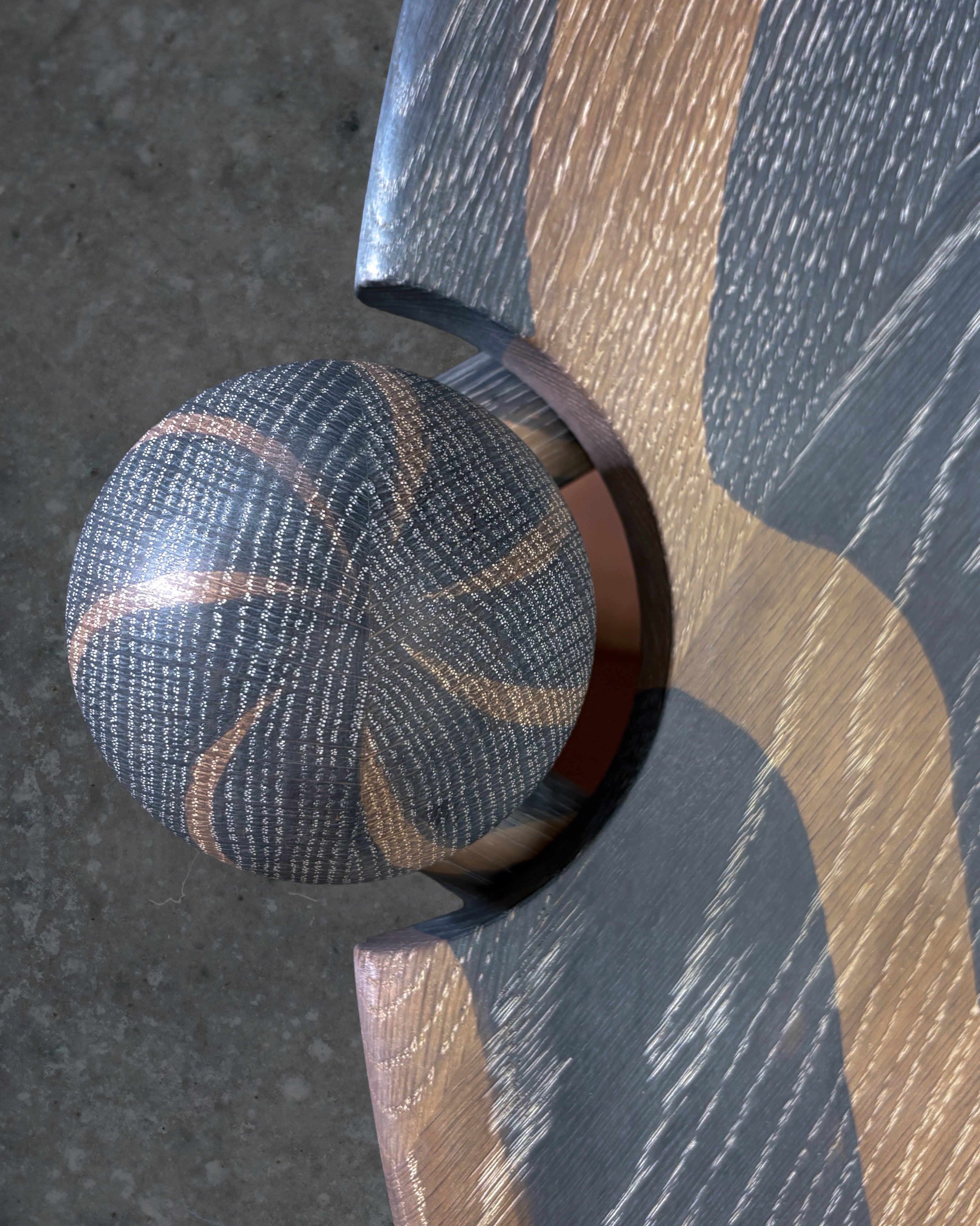 OXALINO™ Hurricane Captain’s Table 42"
