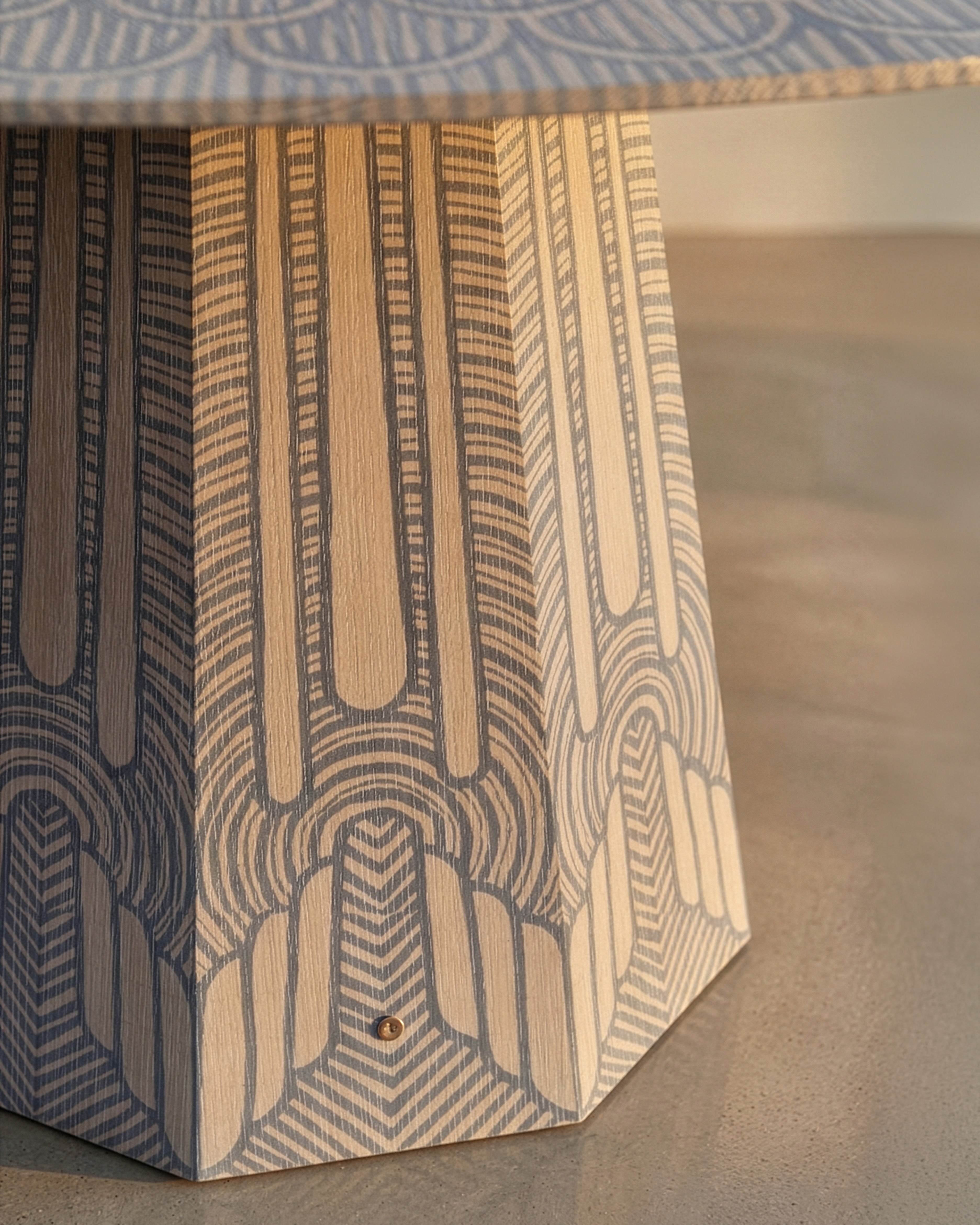 OXALINO™ Peacock Table 30" Hand-Painted White Oak